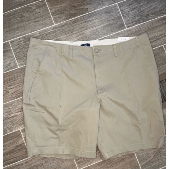 Shorts khaki color. Nice dress or play shorts. anywhere else you want to go. Siz - Picture 15 of 16